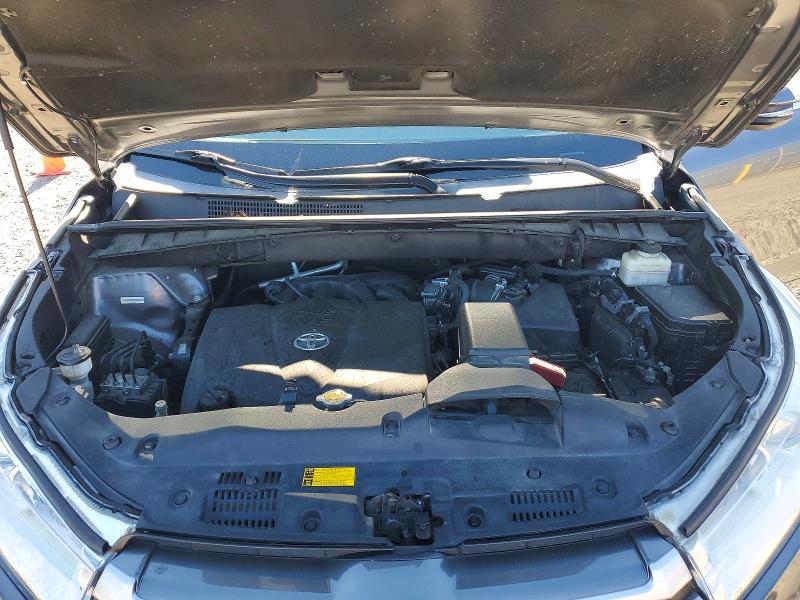 Photo 12 from auction – 2017 TOYOTA HIGHLANDER with VIN 5TDJZRFH1HS511396