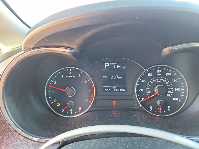 Photo 9 from auction – 2017 KIA FORTE5 with VIN KNAFK5A89H5691417