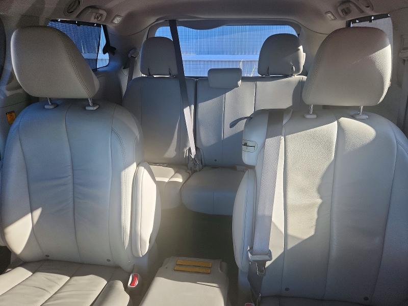 Photo 10 from auction – 2011 TOYOTA SIENNA with VIN 5TDYK3DC0BS167137