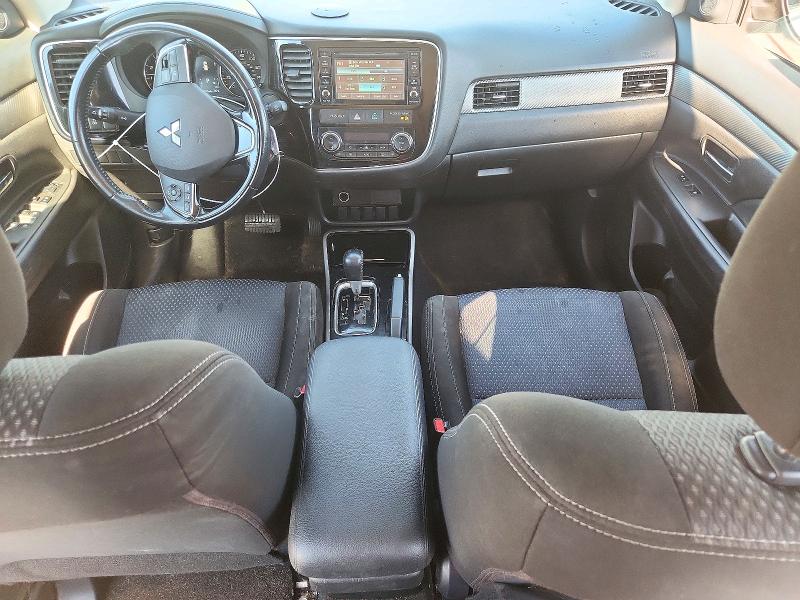 Снимка 8 от търг – 2017 MITSUBISHI OUTLANDER с VIN JA4AD2A31HZ032700