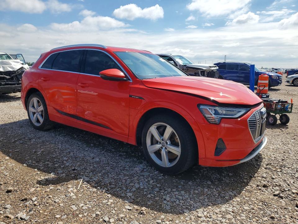 Снимка 4 от търг – 2019 AUDI E-TRON с VIN WA1LAAGEXKB022414