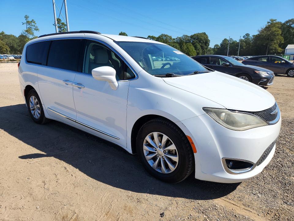 Photo 4 from auction – 2017 CHRYSLER PACIFICA with VIN 2C4RC1BG6HR634073