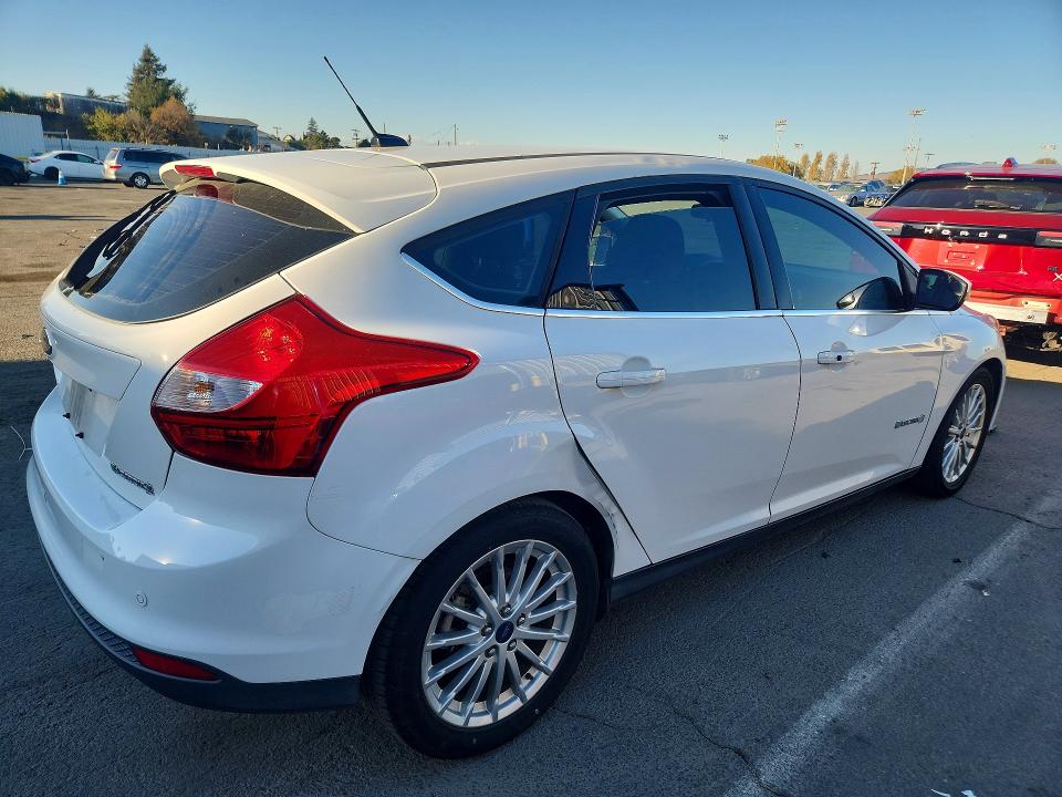 Photo 3 from auction – 2014 FORD FOCUS with VIN 1FADP3R45EL300441
