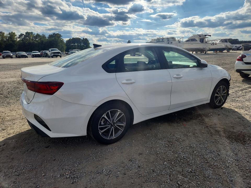 Снимка 3 от търг – 2023 KIA FORTE с VIN 3KPF24AD0PE631359