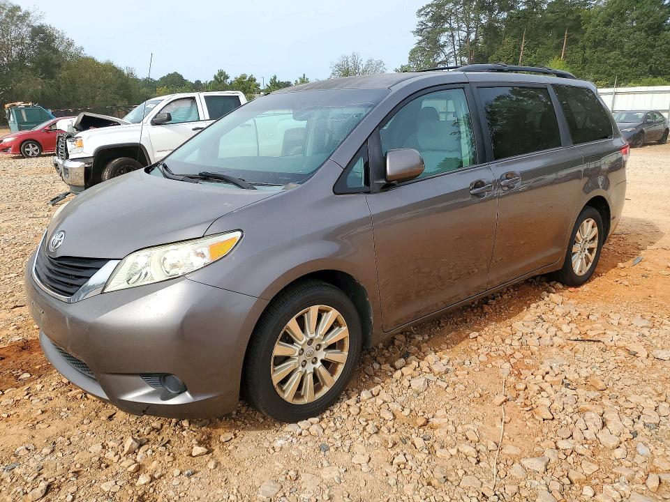 TOYOTA SIENNA 2012 с VIN 5TDJK3DC5CS045425 - Снимка от търг