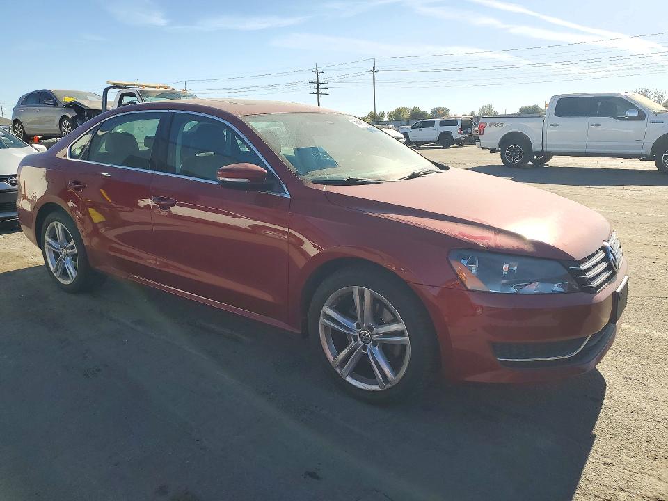 Снимка 4 от търг – 2015 VOLKSWAGEN PASSAT с VIN 1VWBV7A31FC053418