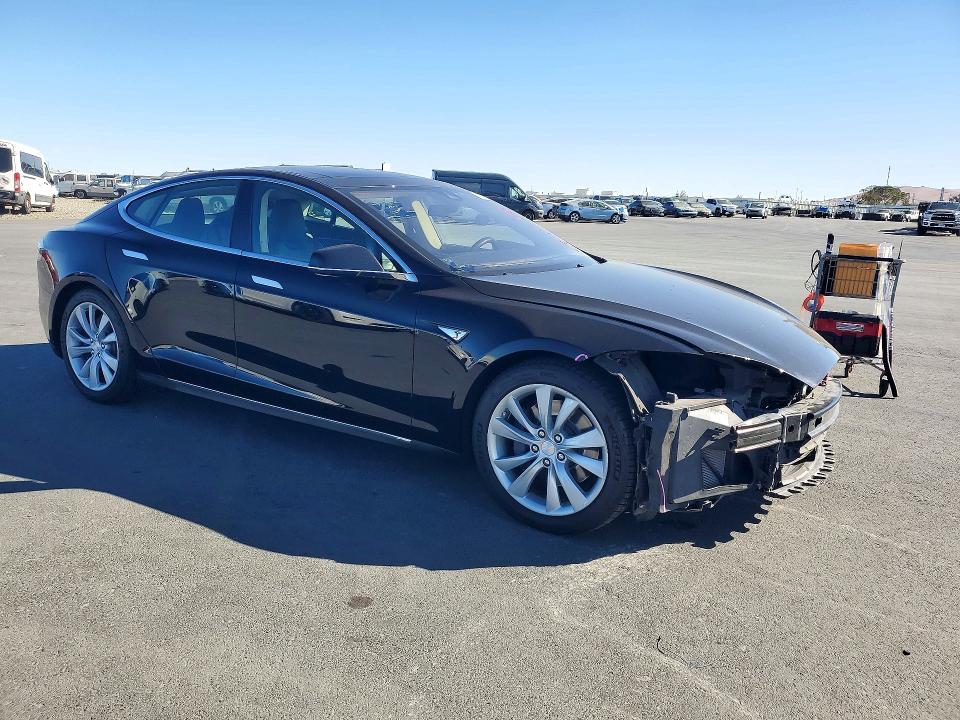 Снимка 4 от търг – 2015 TESLA MODEL S с VIN 5YJSA1H26FF086913