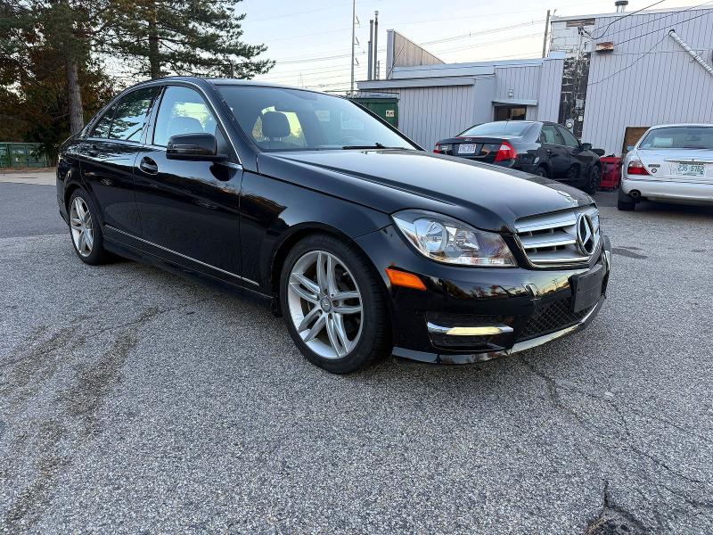 Снимка 1 от търг – 2012 MERCEDES-BENZ C с VIN WDDGF8BB0CR204989