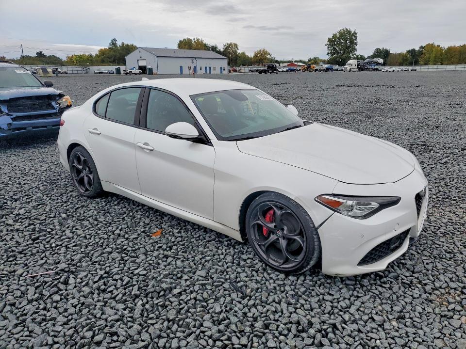 Снимка 4 от търг – 2018 ALFA ROMEO GIULIA с VIN ZARFAECN0J7583941