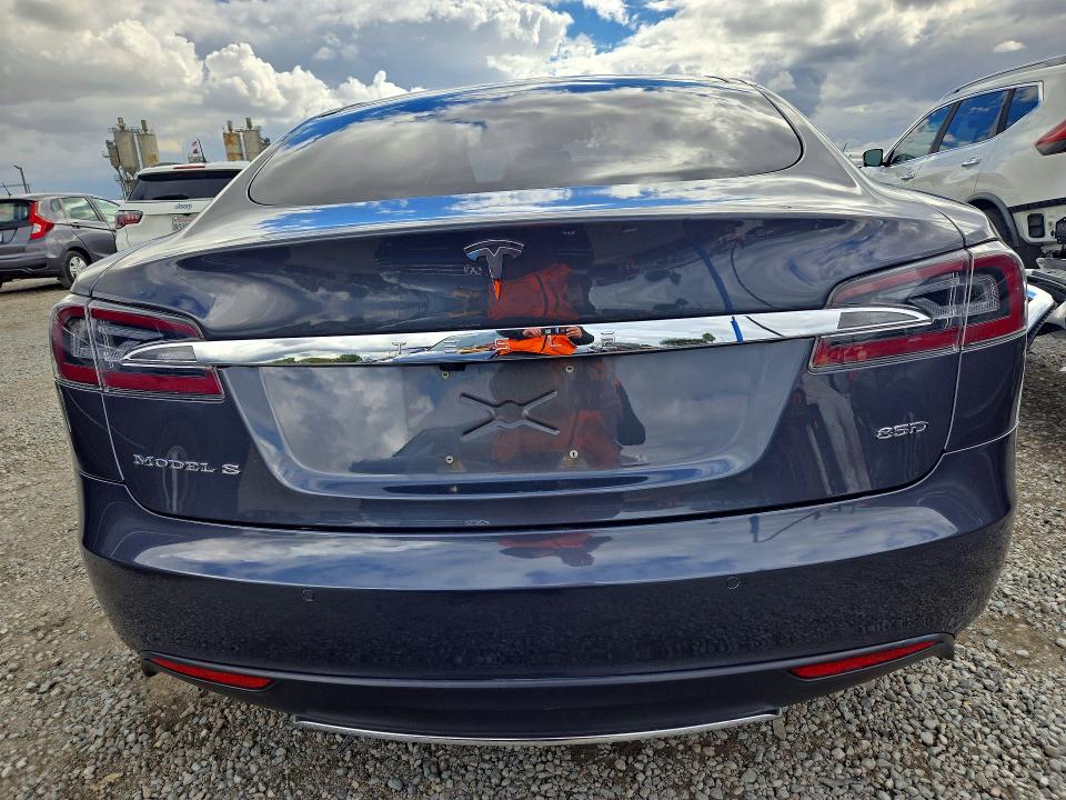 Zdjęcie 6 z aukcji – 2015 TESLA MODEL S z VIN 5YJSA1H24FF096839