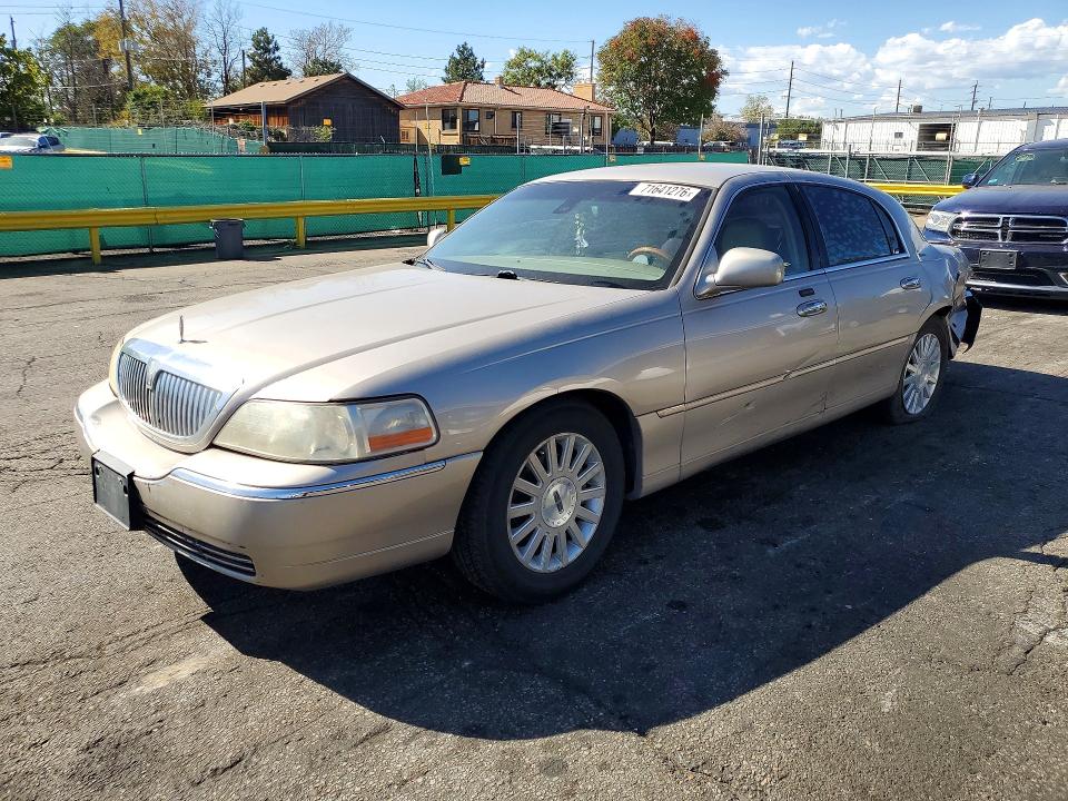 Снимка 1 от търг – 2003 LINCOLN TOWN CAR с VIN 1LNHM82W63Y672170