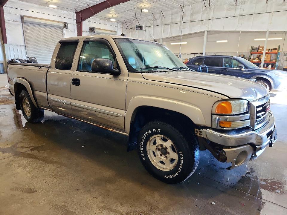 Снимка 4 от търг – 2004 GMC NEW SIERRA с VIN 2GTEK19T041388621