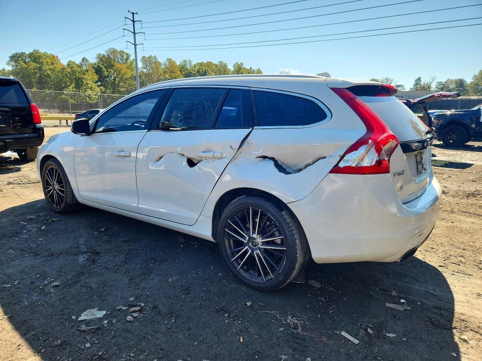 Снимка 2 от търг – 2015 VOLVO V60 с VIN YV140MEB2F1200474