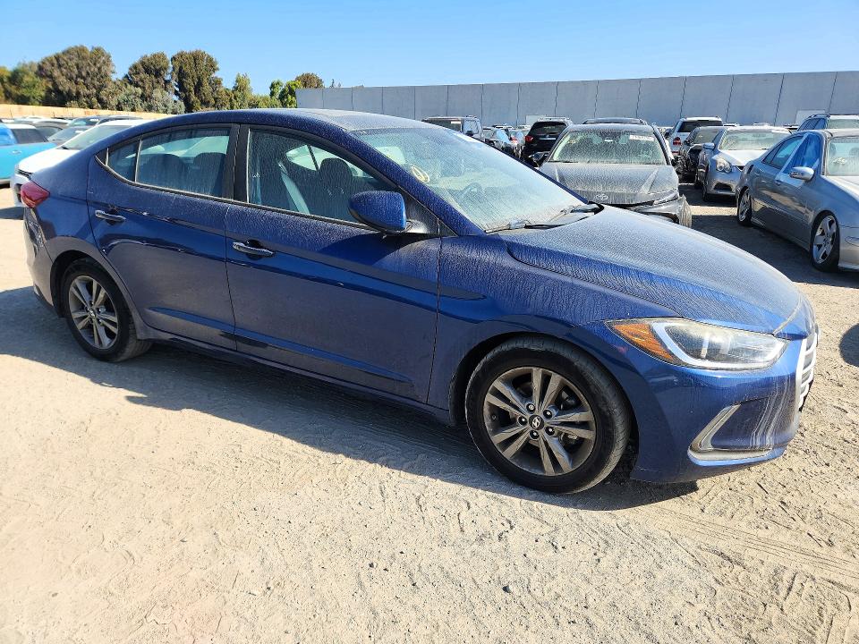 Снимка 4 от търг – 2017 HYUNDAI ELANTRA с VIN 5NPD84LF7HH210479