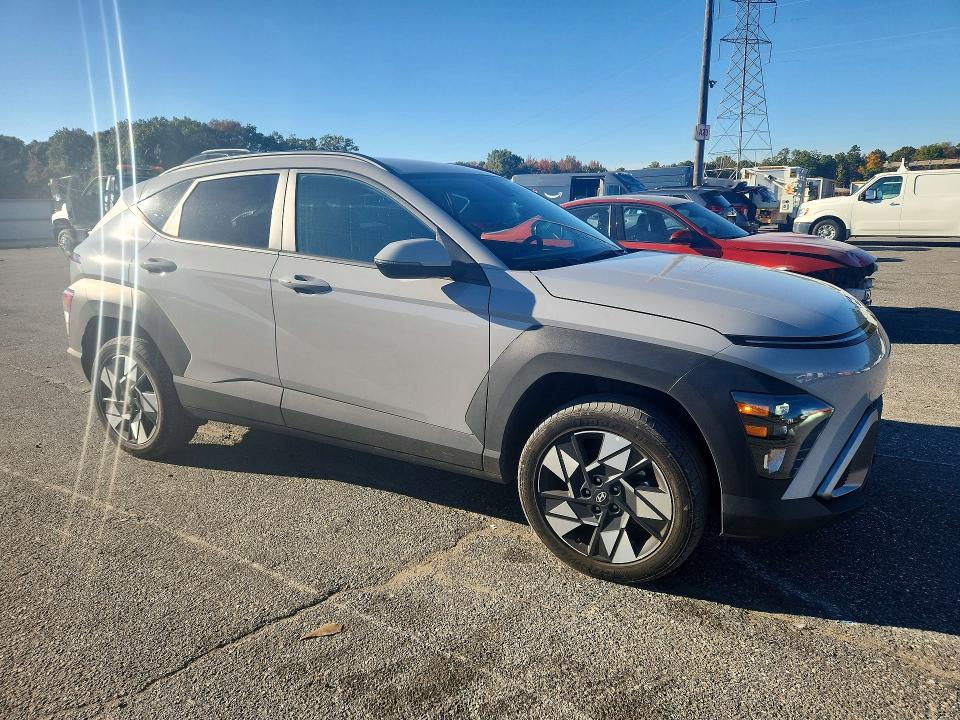 Снимка 4 от търг – 2025 HYUNDAI KONA с VIN KM8HBCAB0SU287247