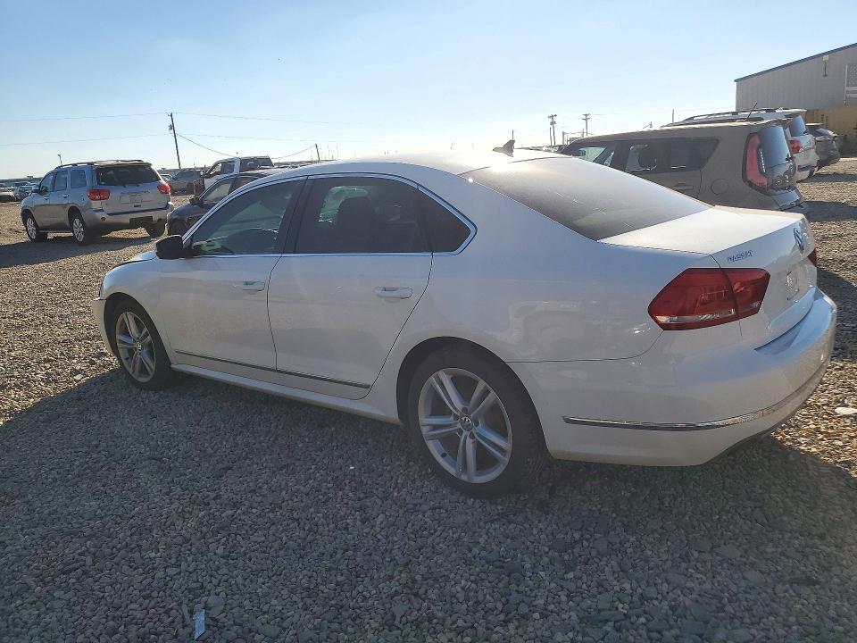 Снимка 2 от търг – 2015 VOLKSWAGEN PASSAT с VIN 1VWBV7A31FC050955