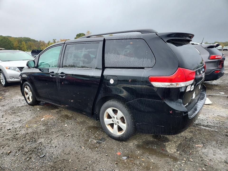 Снимка 2 от търг – 2013 TOYOTA SIENNA с VIN 5TDKK3DC8DS342470