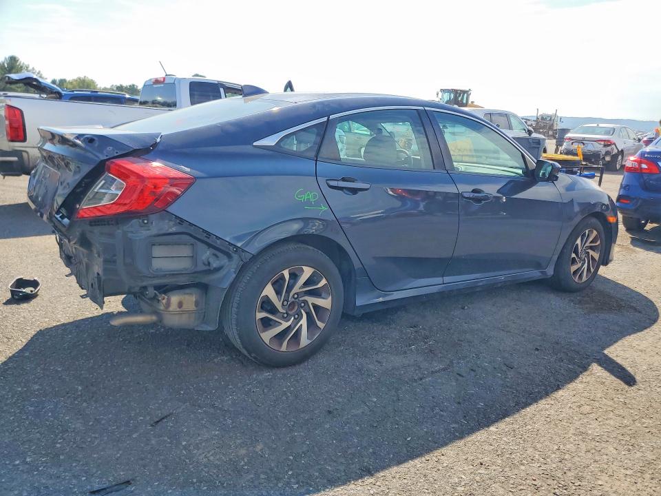 Foto 3 de la subasta – 2018 HONDA CIVIC con VIN 2HGFC2F72JH567259