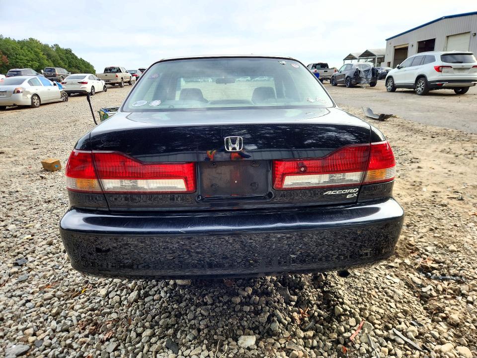 Снимка 6 от търг – 2001 HONDA ACCORD с VIN JHMCG56601C015937
