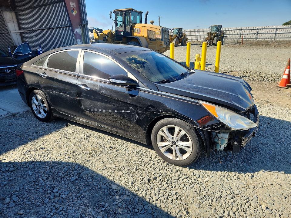 Photo 4 from auction – 2013 HYUNDAI SONATA with VIN 5NPEC4AC1DH696115