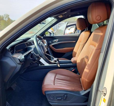 صورة رقم 7 من المزاد - 2019 AUDI E-TRON مع VIN WA1LAAGE3KB015479