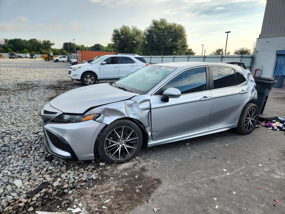 TOYOTA CAMRY 2023 с VIN 4T1G11AK6PU722167 - Снимка от търг