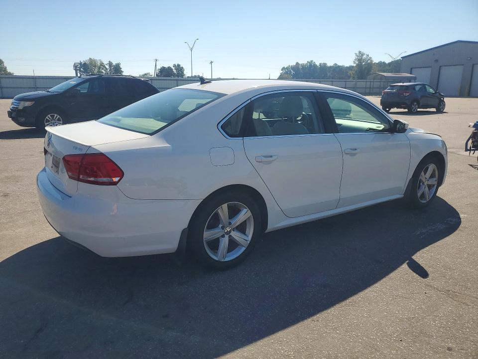 Photo 3 from auction – 2015 VOLKSWAGEN PASSAT with VIN 1VWBT7A35FC019357