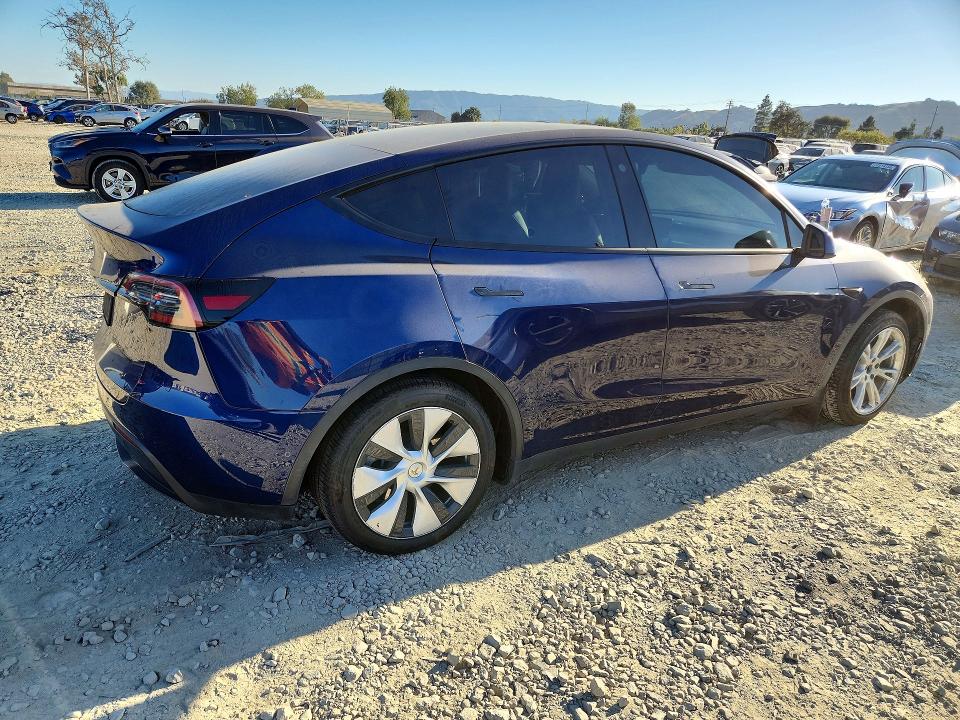 Снимка 3 от търг – 2022 TESLA MODEL Y с VIN 7SAYGAEE7NF429320
