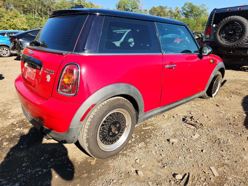 Photo 3 from auction – 2010 MINI COOPER with VIN WMWMF3C56ATZ63734