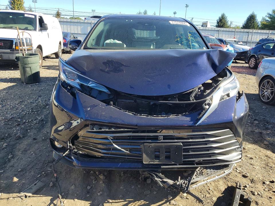 Photo 5 from auction – 2022 TOYOTA SIENNA with VIN 5TDESKFC3NS063921