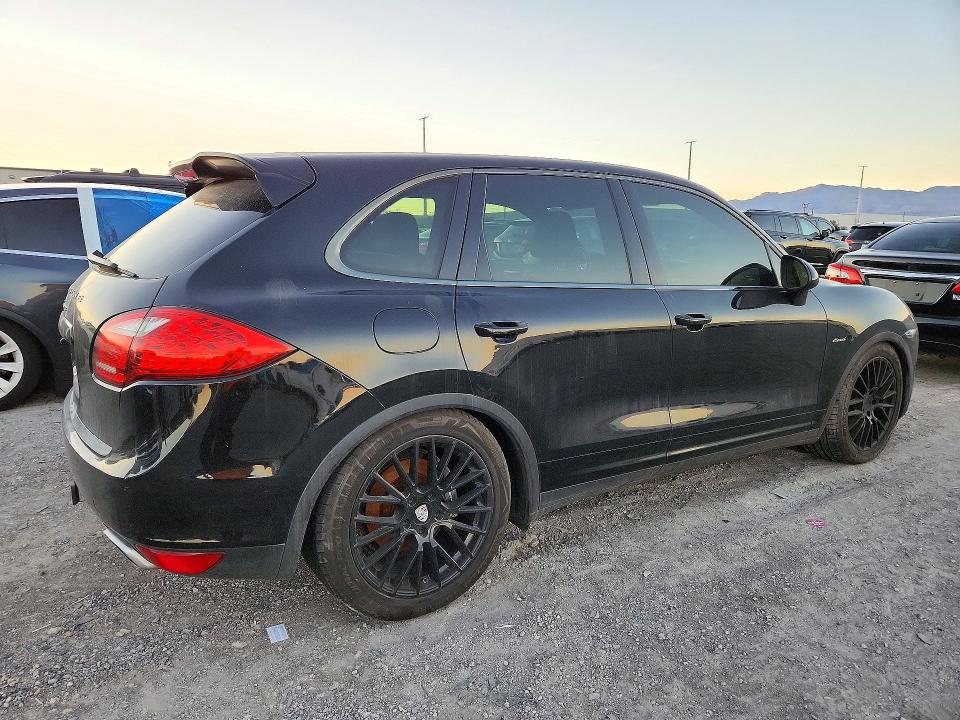 Photo 3 from auction – 2014 PORSCHE CAYENNE with VIN WP1AF2A27ELA40952