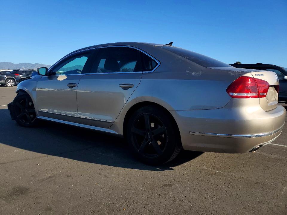 Снимка 2 от търг – 2015 VOLKSWAGEN PASSAT SE AUTOMATIC с VIN 1VWBV7A3XFC038433