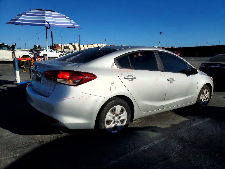 Photo 3 from auction – 2018 KIA FORTE with VIN 3KPFK4A78JE214170