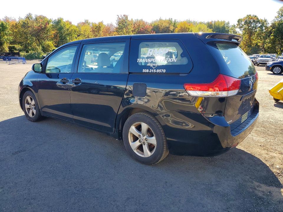 Photo 2 from auction – 2011 TOYOTA SIENNA with VIN 5TDZK3DCXBS030274