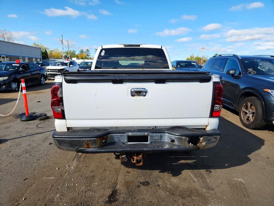 Photo 6 from auction – 2005 CHEVROLET SILVERADO with VIN 2GCEK19B651173575