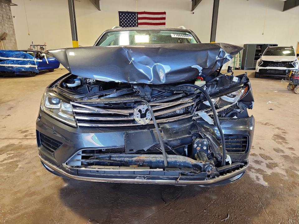 Снимка 5 от търг – 2015 VOLKSWAGEN TOUAREG с VIN WVGEF9BP0FD002072