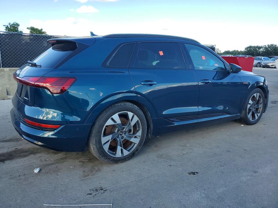 Снимка 3 от търг – 2021 AUDI E-TRON с VIN WA1AAAGE8MB027119