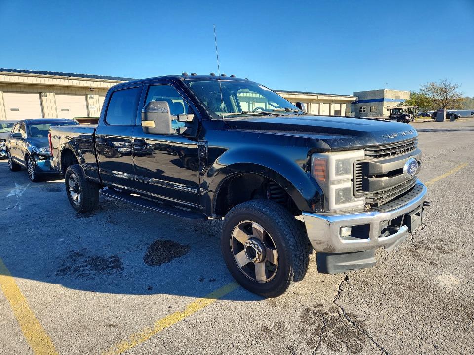 Zdjęcie 4 z aukcji – 2017 FORD F350 z VIN 1FT8W3BT0HEB63238