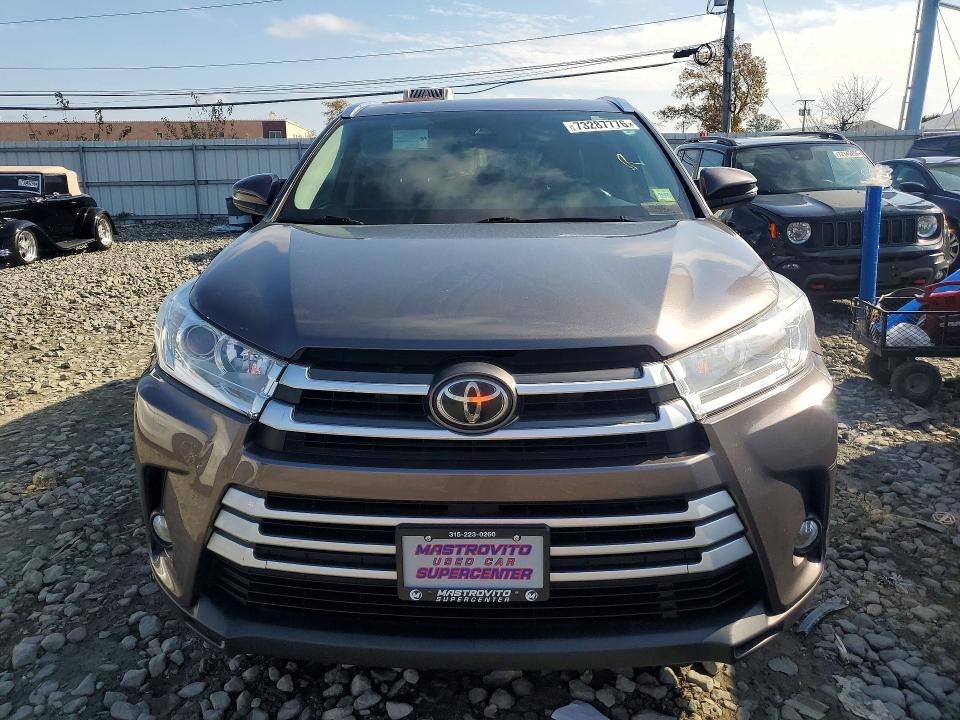 Снимка 5 от търг – 2017 TOYOTA HIGHLANDER с VIN 5TDJZRFH2HS403997
