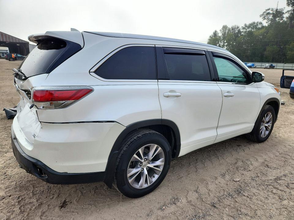 Снимка 3 от търг – 2015 TOYOTA HIGHLANDER с VIN 5TDKKRFH8FS112345