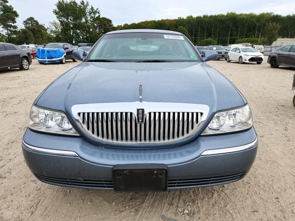 Снимка 5 от търг – 2004 LINCOLN TOWN CAR с VIN 1LNHM81W14Y682317