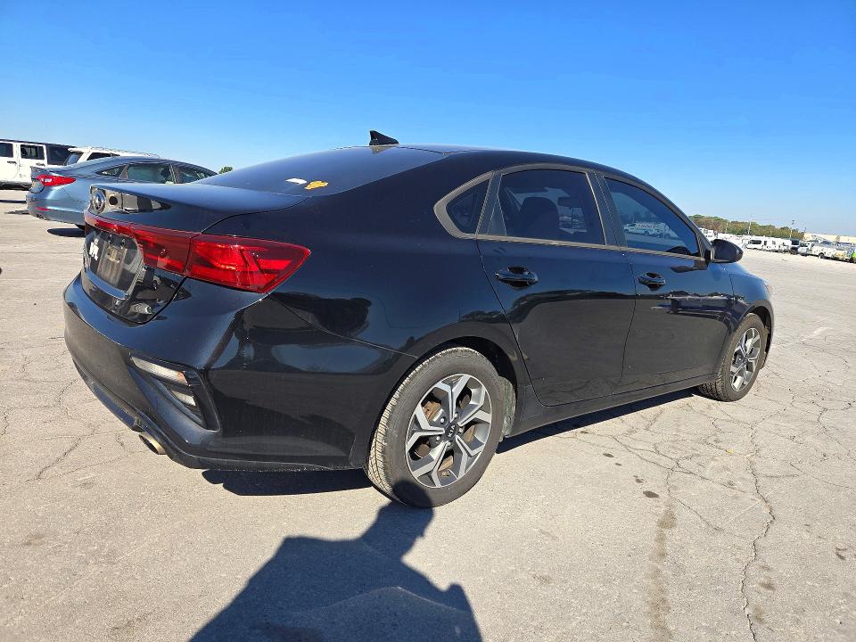 Foto 3 de la subasta – 2021 KIA FORTE con VIN 3KPF24AD6ME357175