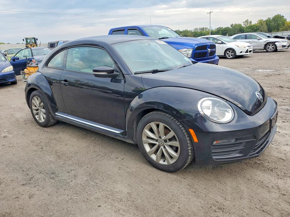 Photo 4 from auction – 2017 VOLKSWAGEN BEETLE with VIN 3VWF17AT7HM630791