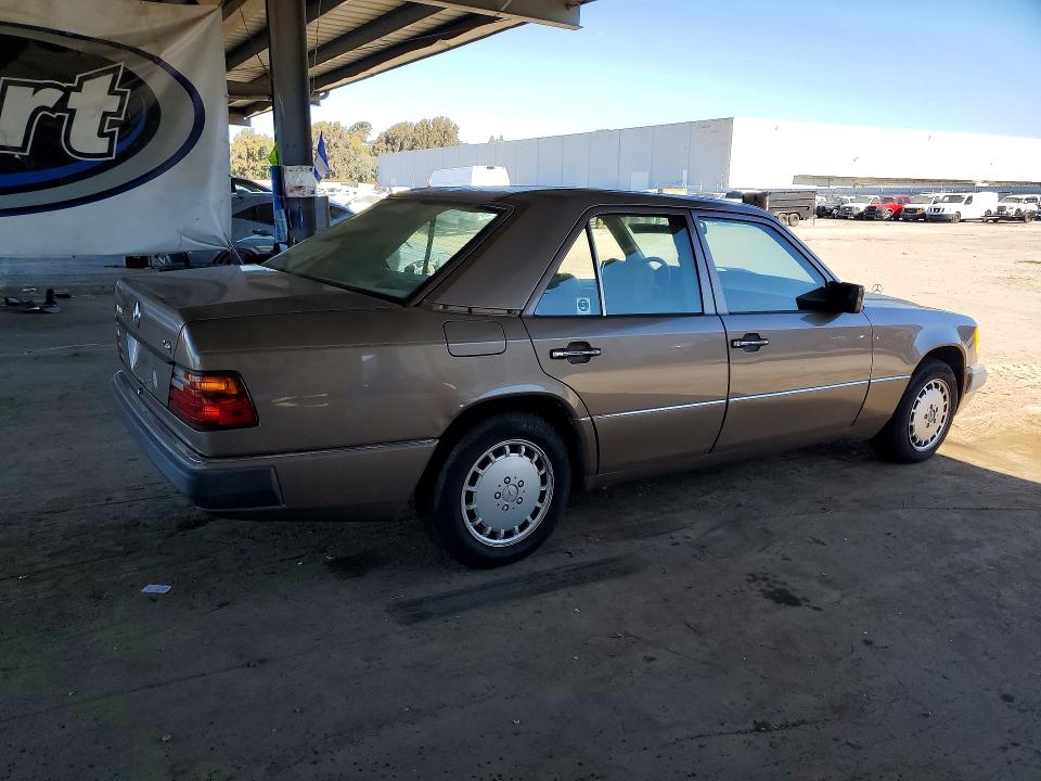 Снимка 3 от търг – 1991 MERCEDES-BENZ 300 с VIN WDBEA26D9MB420535