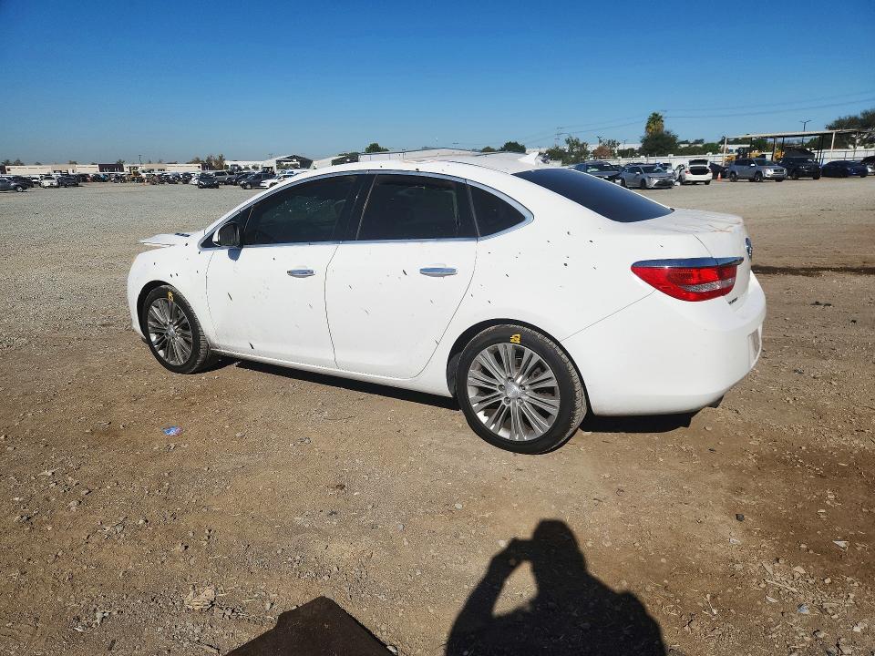 Снимка 2 от търг – 2014 BUICK VERANO с VIN 1G4PP5SK8E4144154