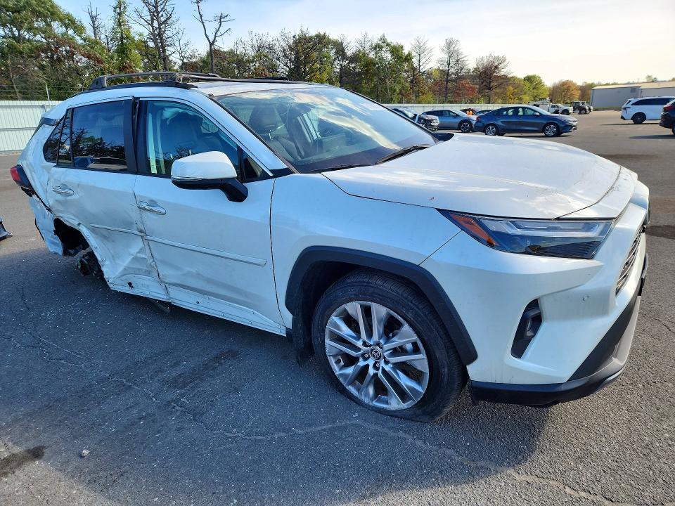 Photo 4 from auction – 2022 TOYOTA RAV4 with VIN 2T3N1RFV2NW316786