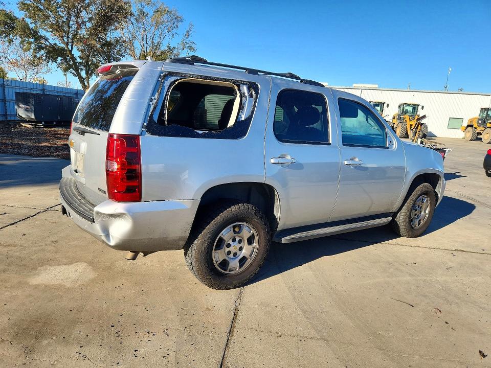 Снимка 3 от търг – 2012 CHEVROLET TAHOE с VIN 1GNSKAE00CR233479