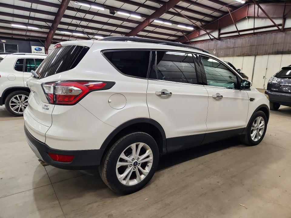 Photo 3 from auction – 2017 FORD ESCAPE with VIN 1FMCU9GD1HUB32067