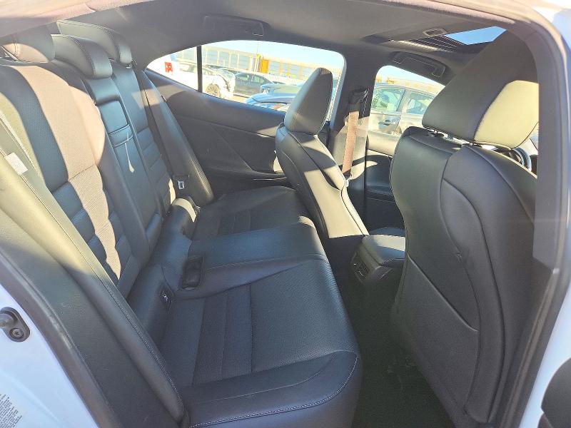 Снимка 10 от търг – 2016 LEXUS IS с VIN JTHBA1D22G5037165