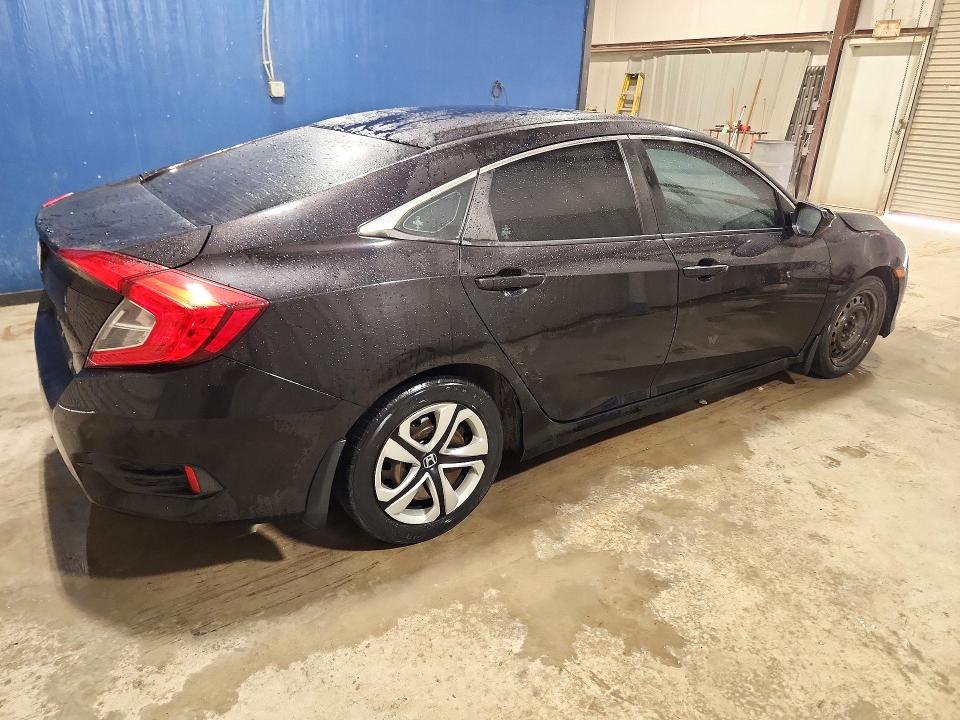 Снимка 3 от търг – 2018 HONDA CIVIC с VIN 19XFC2F57JE020349